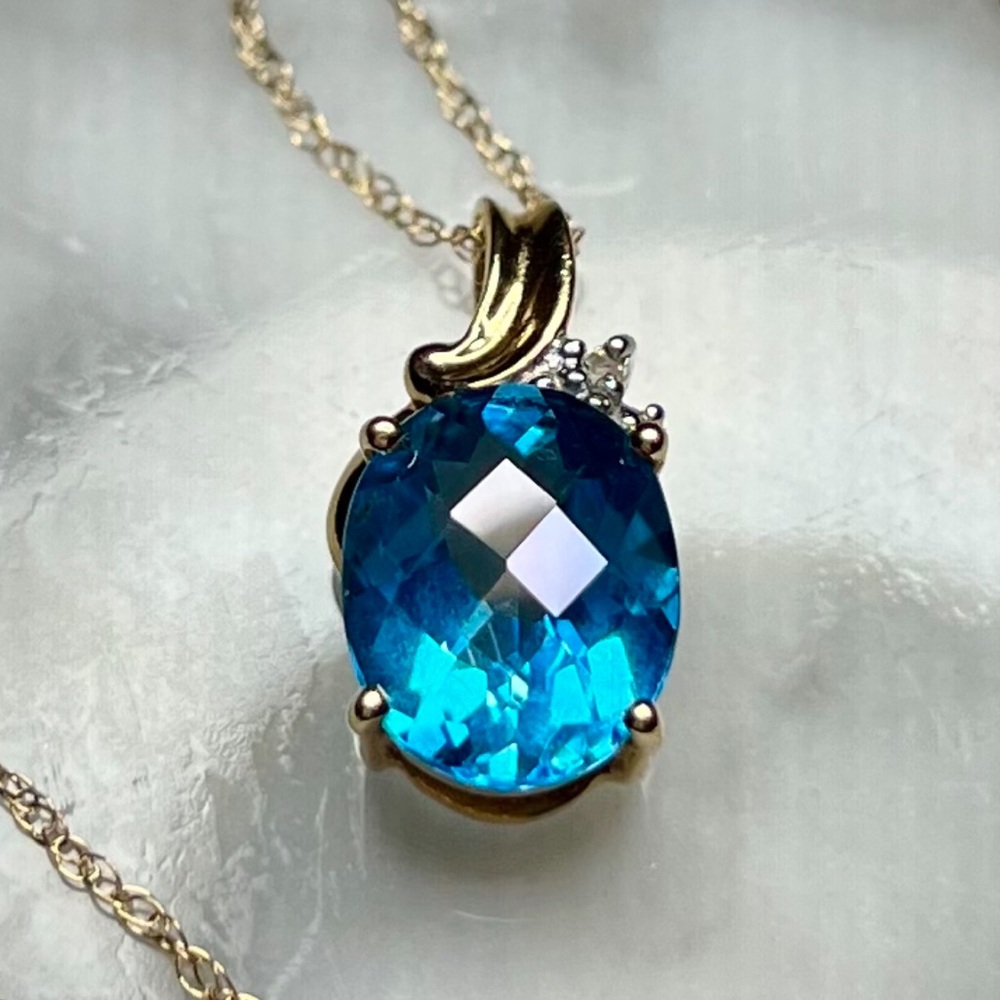 Vintage Solid 10K Gold Swiss Blue Topaz & Diamond Pendant on 18 inch 10K Chain - Picture 17 of 17